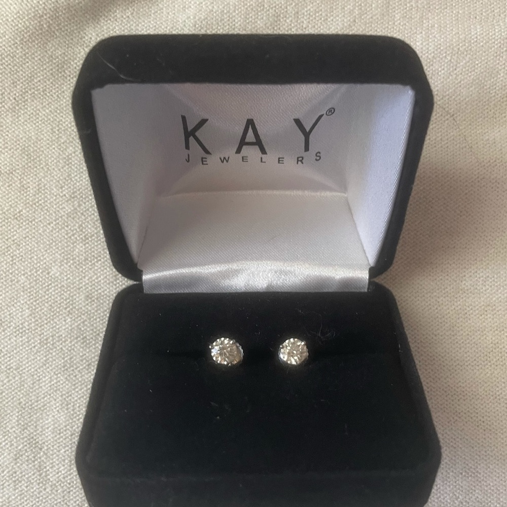 Kat Leo 0.8 diamond solitaire earrings